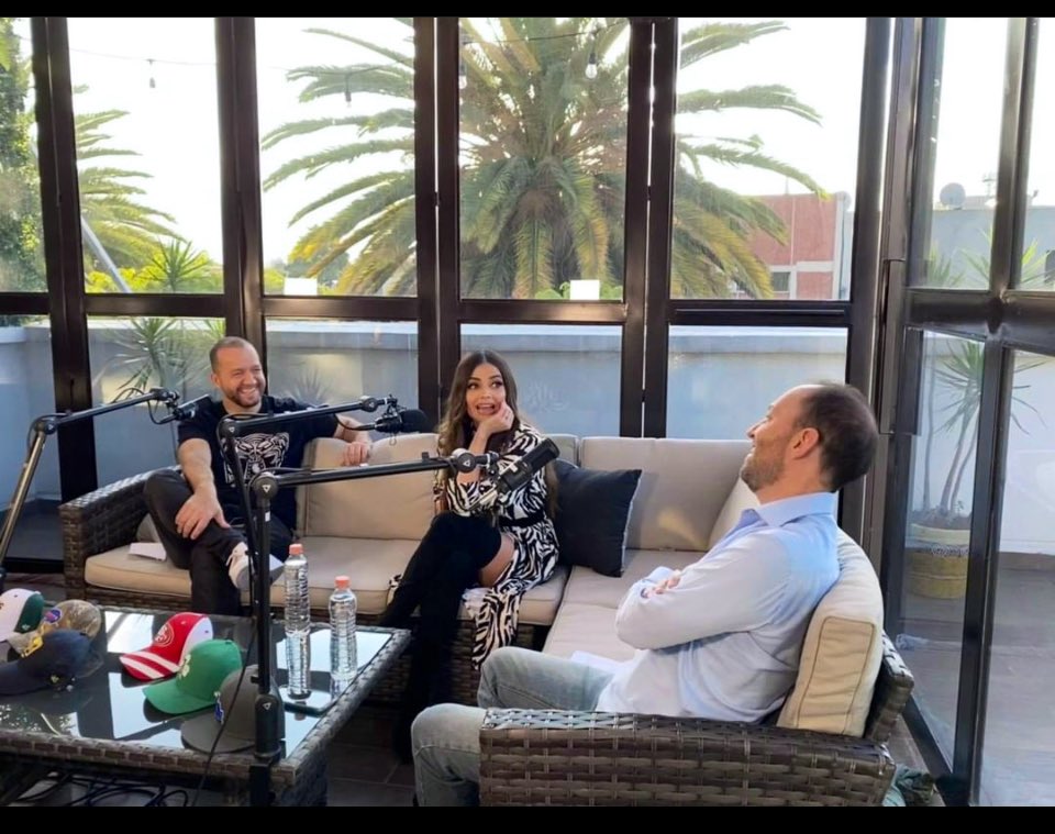 alexblanco23's tweet photo. Ya está arriba el primer episodio de #roofeando , segunda temporada con madrina de lujo @marisolglzz
Disponible en @SpotifyMexico y en mi canal de you tube les dejo el link
👇👇👇👇
https://t.co/XWLfqYF3YB
Gracias @crea_comunica https://t.co/FxTtLUxHc0