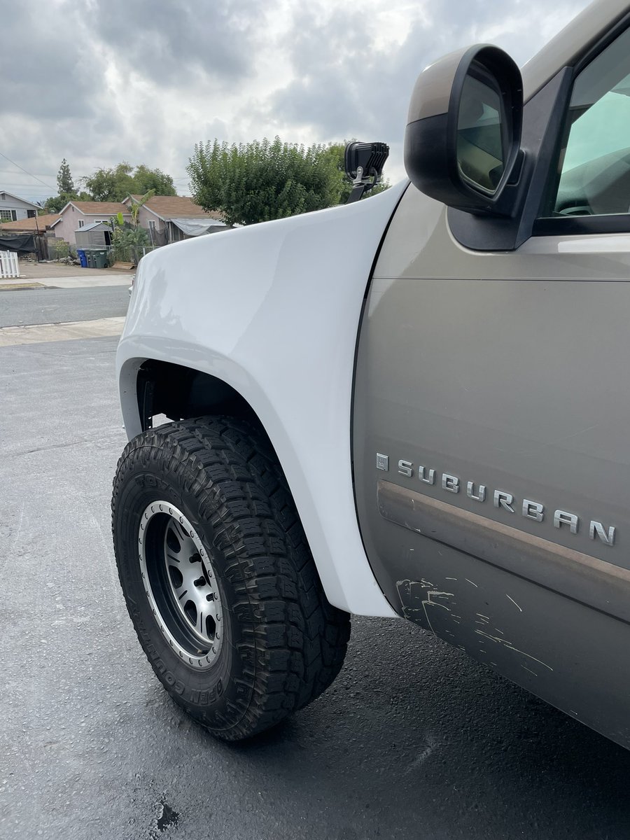 Our 2007-2014 Chevy Tahoe/Suburban Fenders are NOW AVAILABLE! These Feature a 4.5” Bulge with a 1.5” Rise &amp; will Tie Into your Factory Valance. Thank you to @slewhousemotorsport for supplying us with a donor vehicle.
•
#ChevyTahoe #ChevySuburban #Prelander #Prerunner #FiberwerX