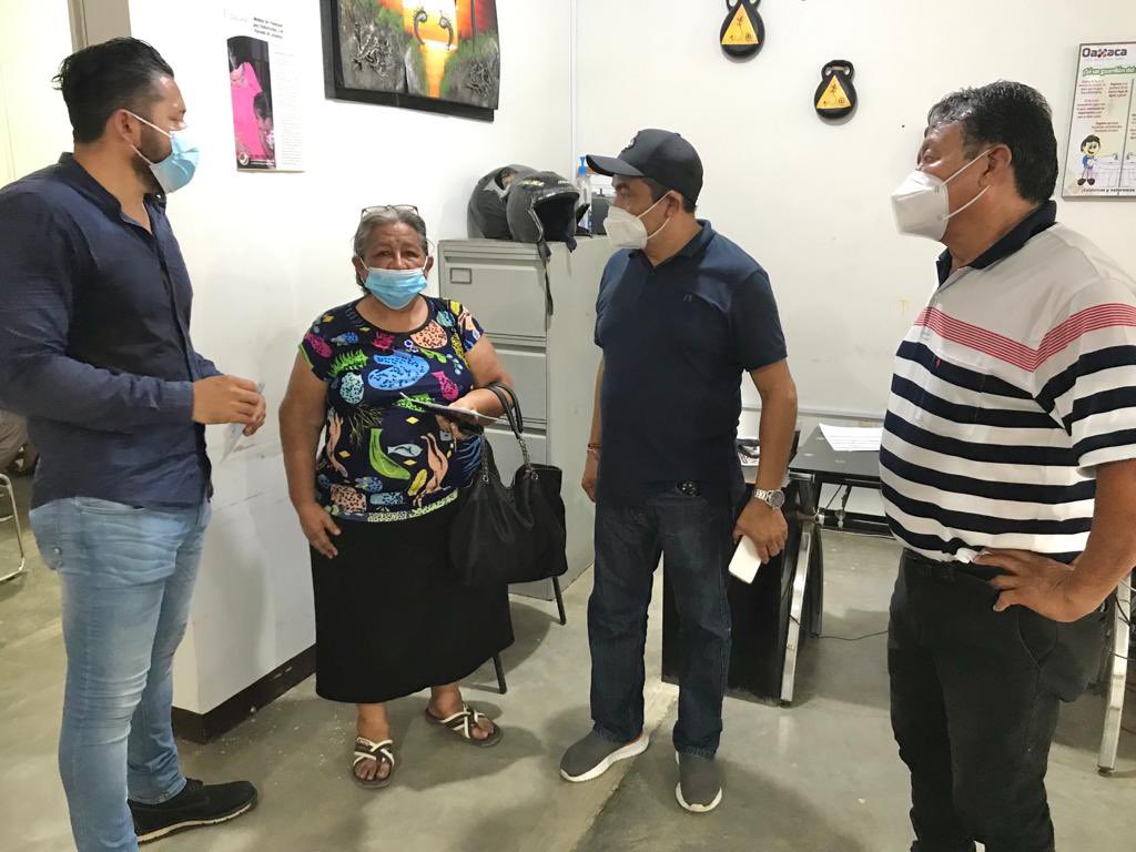 MarcoGEscamilla's tweet photo. Preocupados por el desabasto de agua en la zona norte de Puerto Escondido, nos reunimos con el Administrador del CEA - Hazael Ramos Cruz, para darle pronta solución a la falta del vital líquido.@CEA_GobOax_ https://t.co/naMEJtw7SK