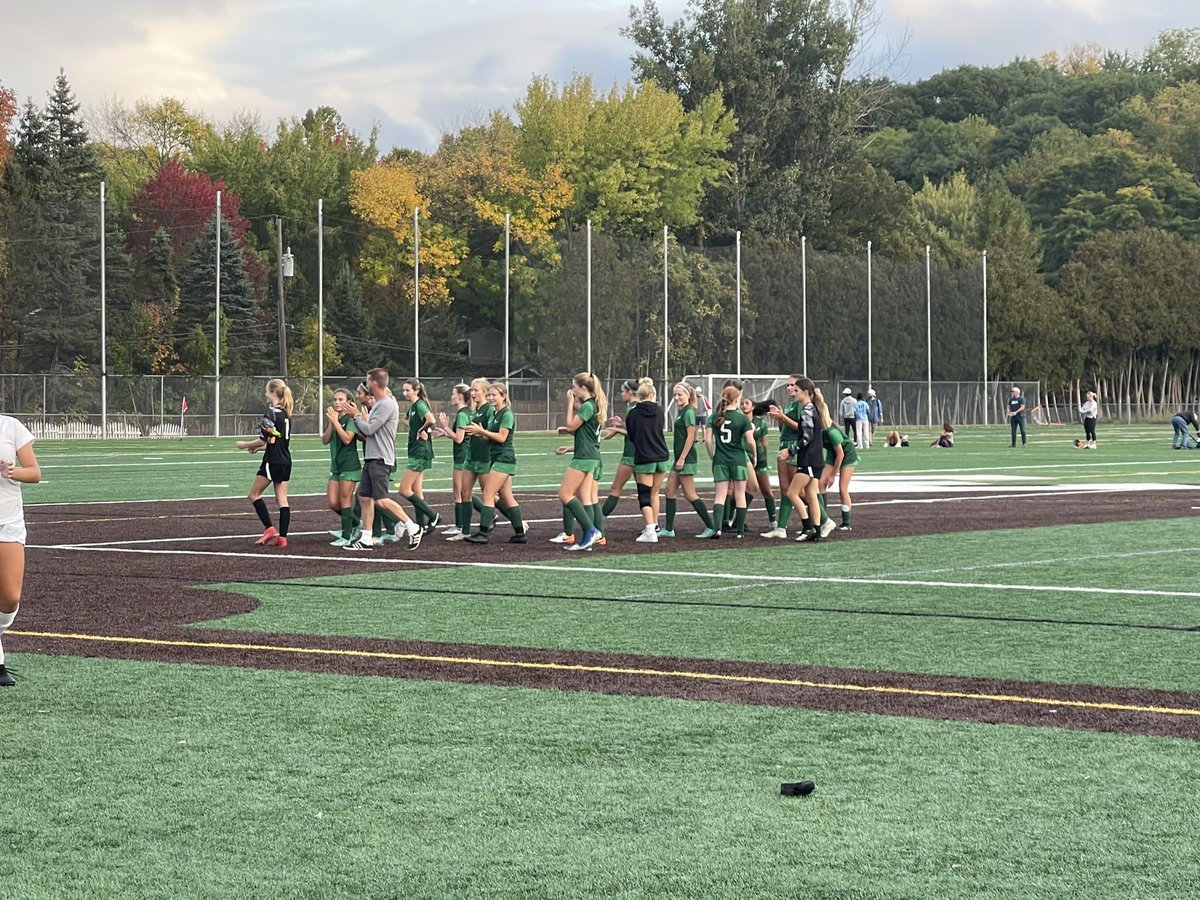 EdinaJv's tweet photo. That’s a wrap on a heckuva season 🐝🔥 https://t.co/7D7FD9HjFQ