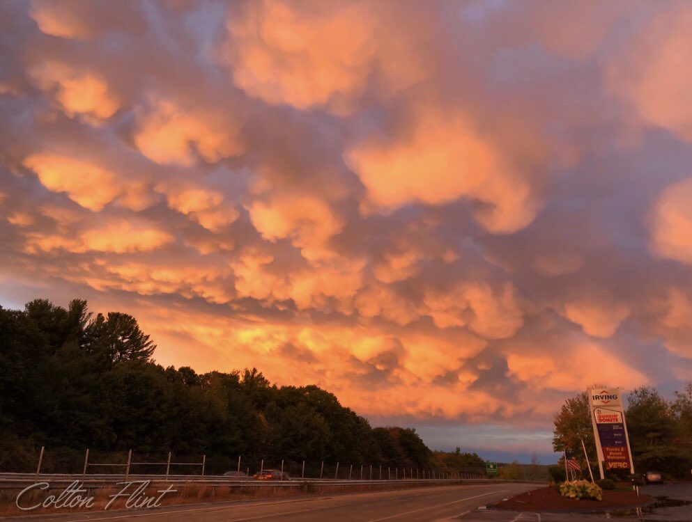 Also one year ago today was one of the best mammatus displays that I’ve ever seen after the derecho rolled through Massachusetts. #mawx https://t.co/7zgePElshW