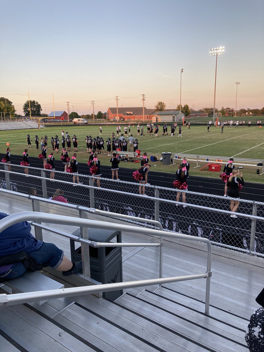 jenbartels16's tweet photo. Watching the 7th grade Tigers tonight!  I had these kids for two years so it’s great to see them! 🏈 #willardtigers  #ThursdayNightFootball https://t.co/WzxsWBWFFb