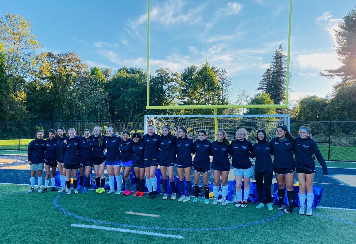 Thx to all our sponsors, the Lady Bulldog Booster Club purchased new warm ups and sweatshirts!  Great job Greising and Delcastillo families for coordinating!@BCSDBulldogs <a href="/CoachAlzate/">Coach Alzate</a> <a href="/Bhsladybulldog1/">BHS LadyBulldogSoccerBoosters</a> <a href="/BeaconCityHS/">Beacon High School</a>