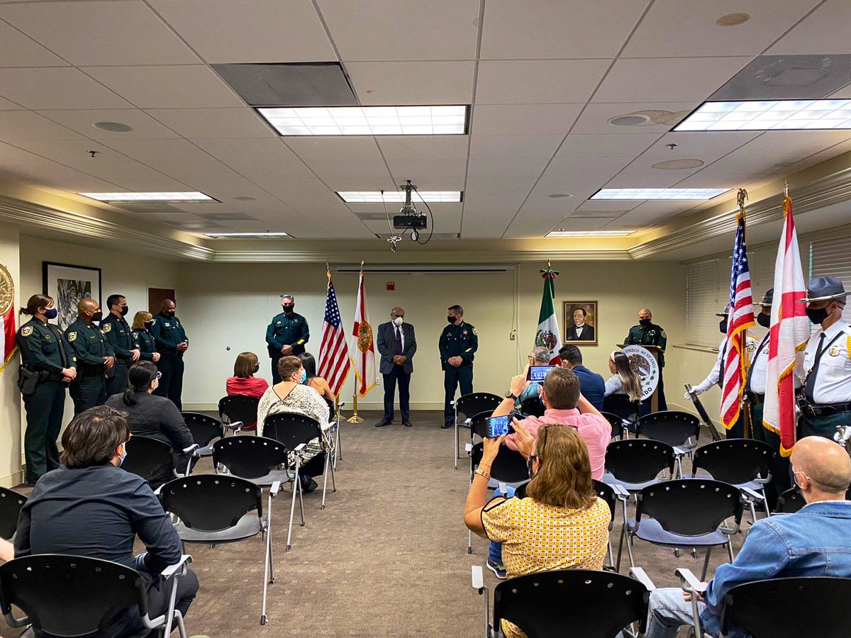 ConsulMexOrl's tweet photo. 🚓Graduación y Clausura de la Academia Hispana del Sheriff del Condado de Orange en el Consulado de México en Orlando

¡Les esperamos el siguiente año! @OrangeCoSheriff https://t.co/mBTsvDEpam