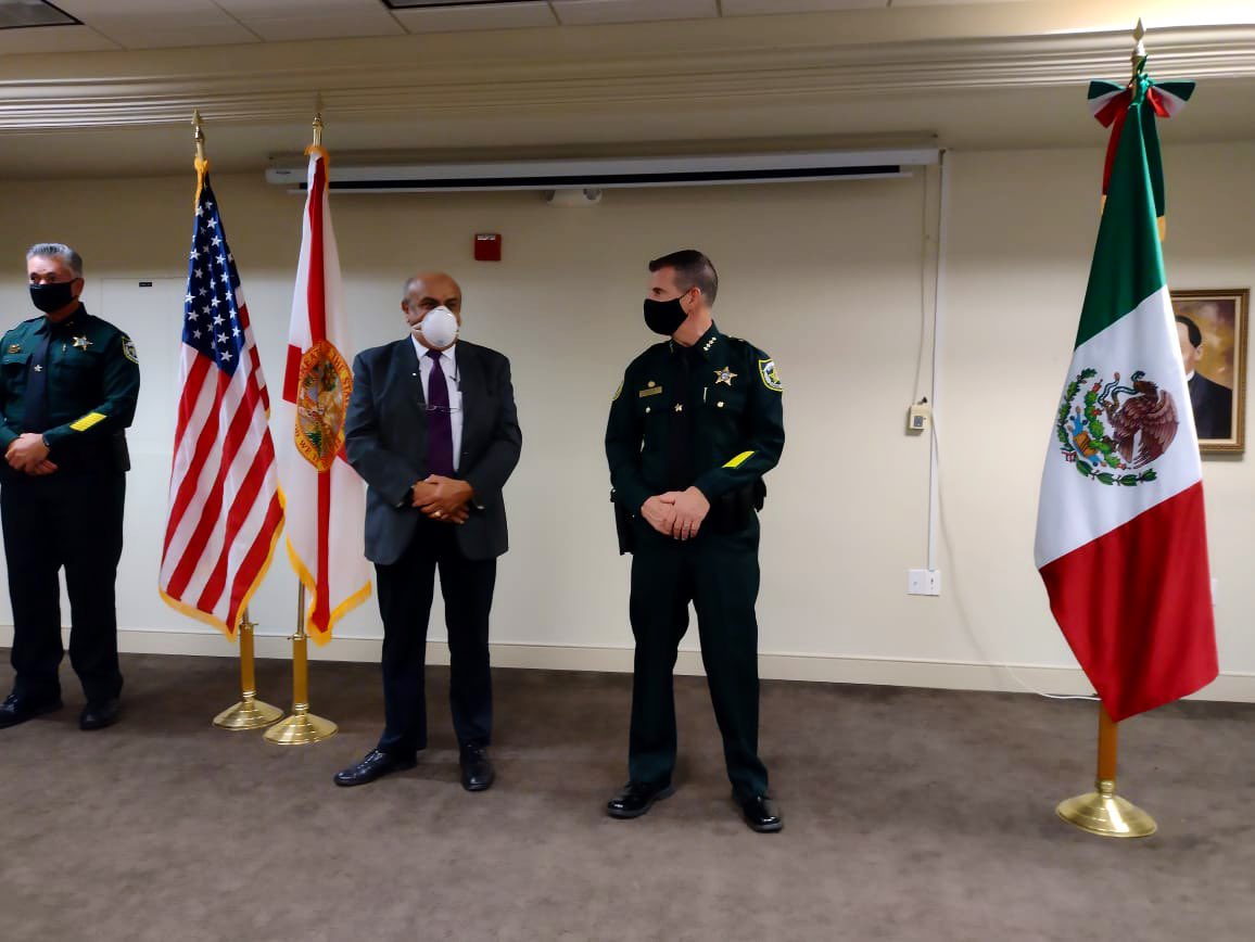 ConsulMexOrl's tweet photo. 🚓Graduación y Clausura de la Academia Hispana del Sheriff del Condado de Orange en el Consulado de México en Orlando

¡Les esperamos el siguiente año! @OrangeCoSheriff https://t.co/mBTsvDEpam