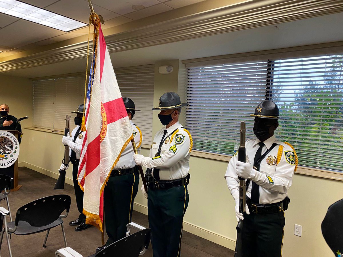 ConsulMexOrl's tweet photo. 🚓Graduación y Clausura de la Academia Hispana del Sheriff del Condado de Orange en el Consulado de México en Orlando

¡Les esperamos el siguiente año! @OrangeCoSheriff https://t.co/mBTsvDEpam