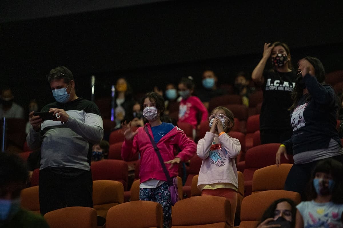CinematecaBta's tweet photo. El 16 de octubre será un día especial: Tómate la Cinemateca para experimentar, recorrer y explorar con niños, niñas y jóvenes, el centro de las artes audiovisuales de Bogotá ⚡Reclama el Pasaporte #ViveLaCinemateca y lleva el récord de las actividades 👉 https://t.co/PYvLQTYTB1 https://t.co/F96x1MqqUO