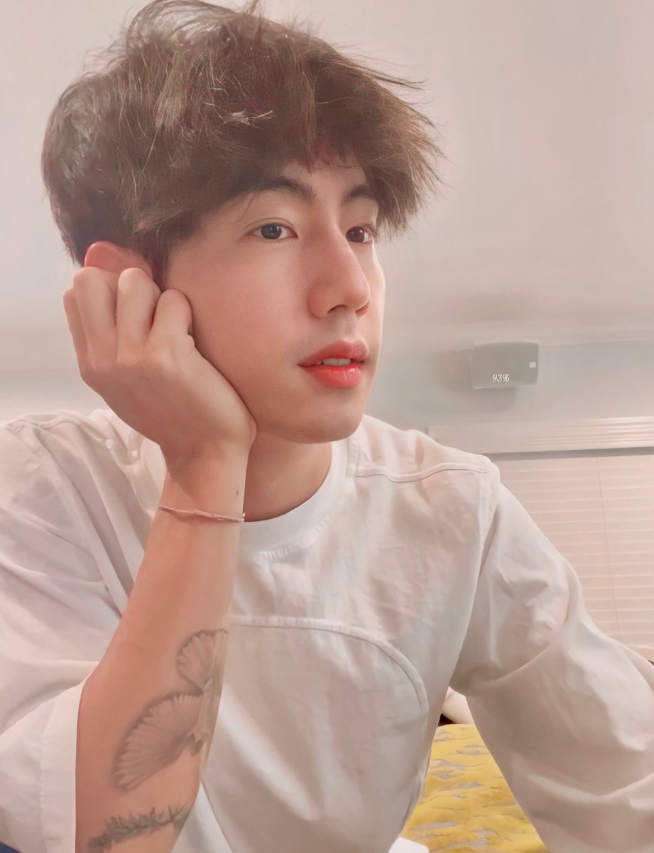 93_percents's tweet photo. หล่อมากมาร์คต้วนหล่อมากกกกก 🥺
#93edit
#MarkTuan https://t.co/wtMBAWOTmb