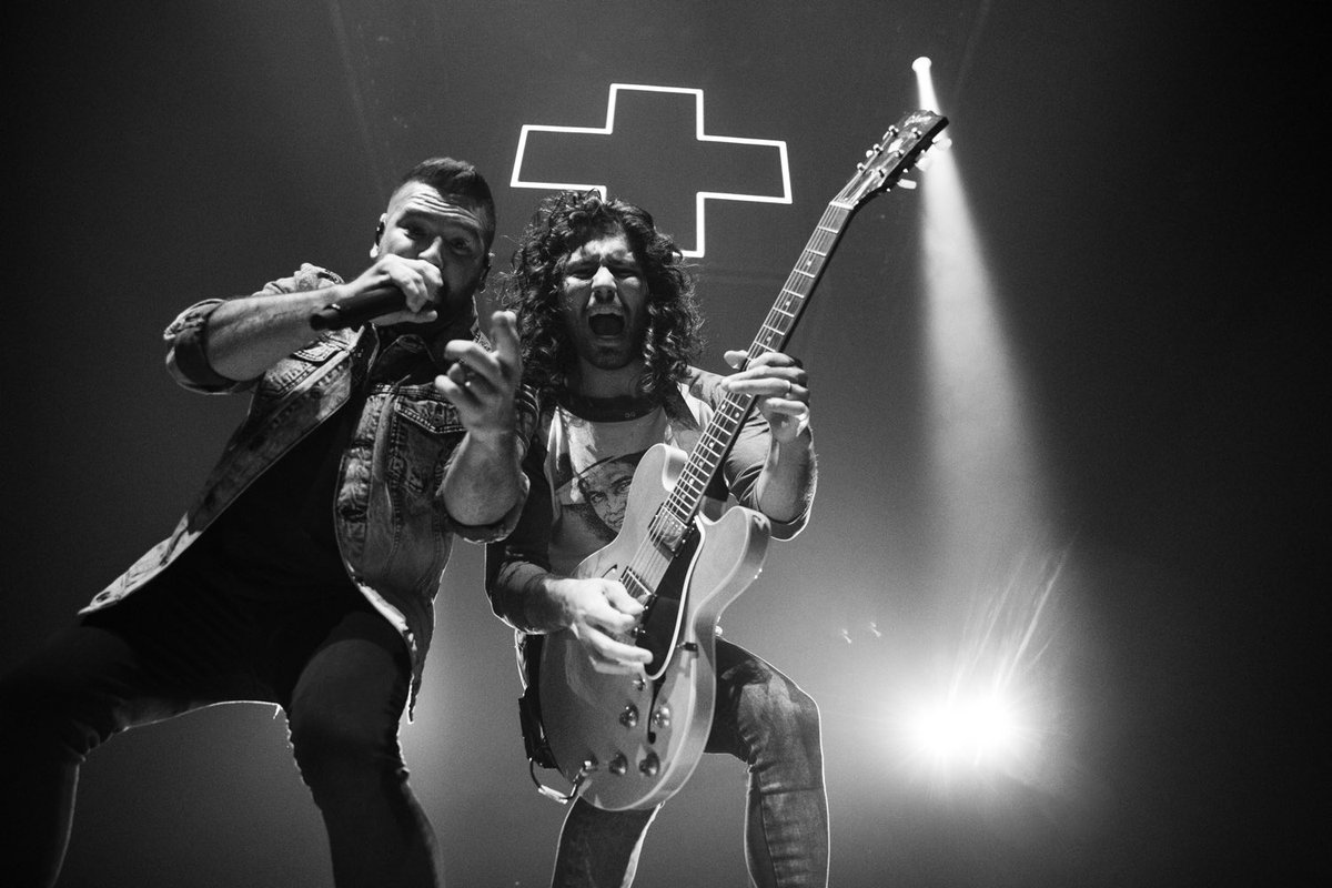DanAndShay's tweet photo. the happiest boys in grand rapids 😃 https://t.co/ucLcDeb5Rs