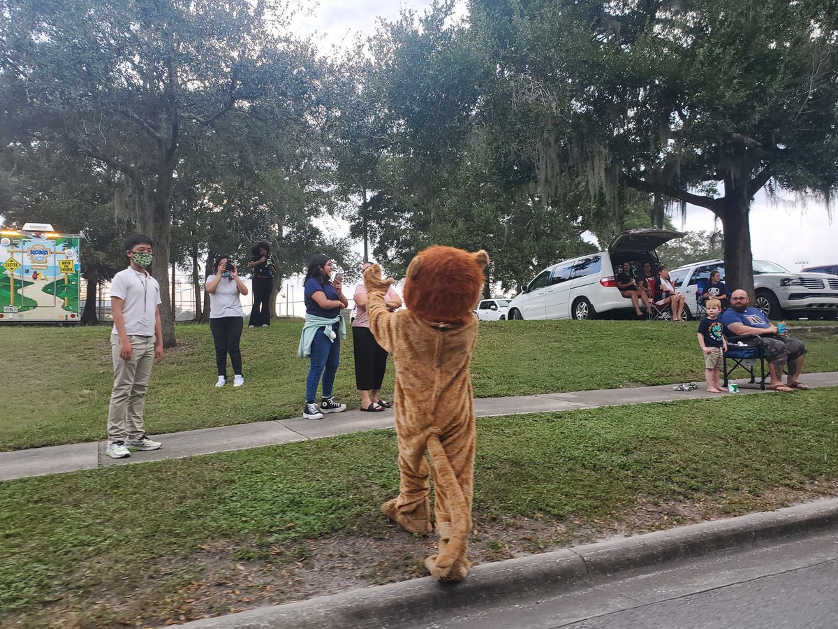 DentedTeacher's tweet photo. HOCO Parade like no one else @KingHSLions https://t.co/ILbNp0gbbg