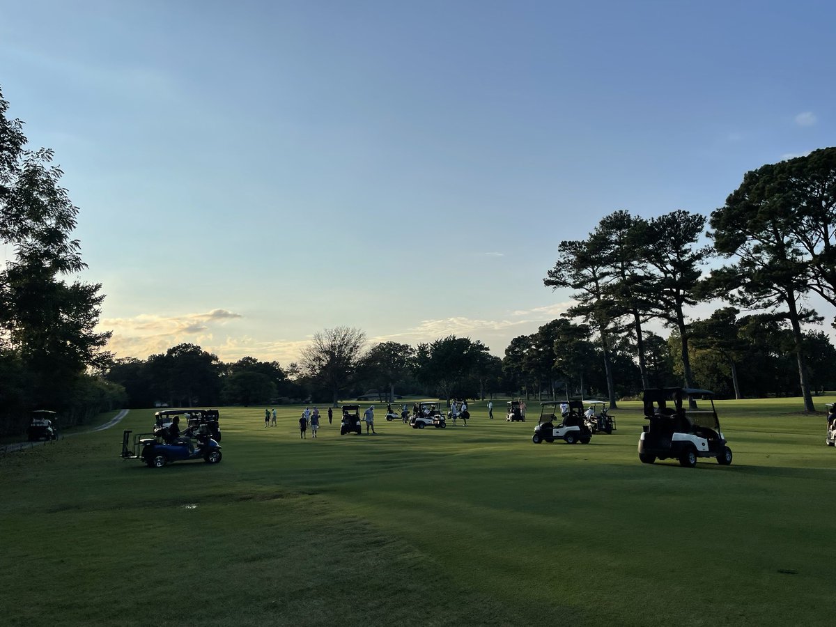 JacksonCC_GCM's tweet photo. Thank-you to all who came out for our annual “Divots &amp; Dinner” course care event, @JCCGOLF1914! Special thanks to the @SkyhawkGolf Team for making the trip down to help out after their Grover Page Classic! #CourseCare #TeamEffort https://t.co/vWZc9d27Ga