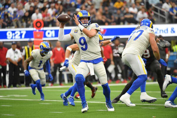 fd_guru's tweet photo. If Stafford throws for over 300 yards tonight, ONE RETWEETER will win an NBA Season Pass!

Must be following me https://t.co/T9GK6WvvGu