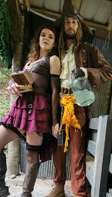 We've come to plunder ye booty!! Honey and the Pirate!! #chaturbatehalloween  https://t.co/ieehI5mncH<a href="/tag/chaturbatehalloween"class="tags"><span>#chaturbatehalloween</span></a>