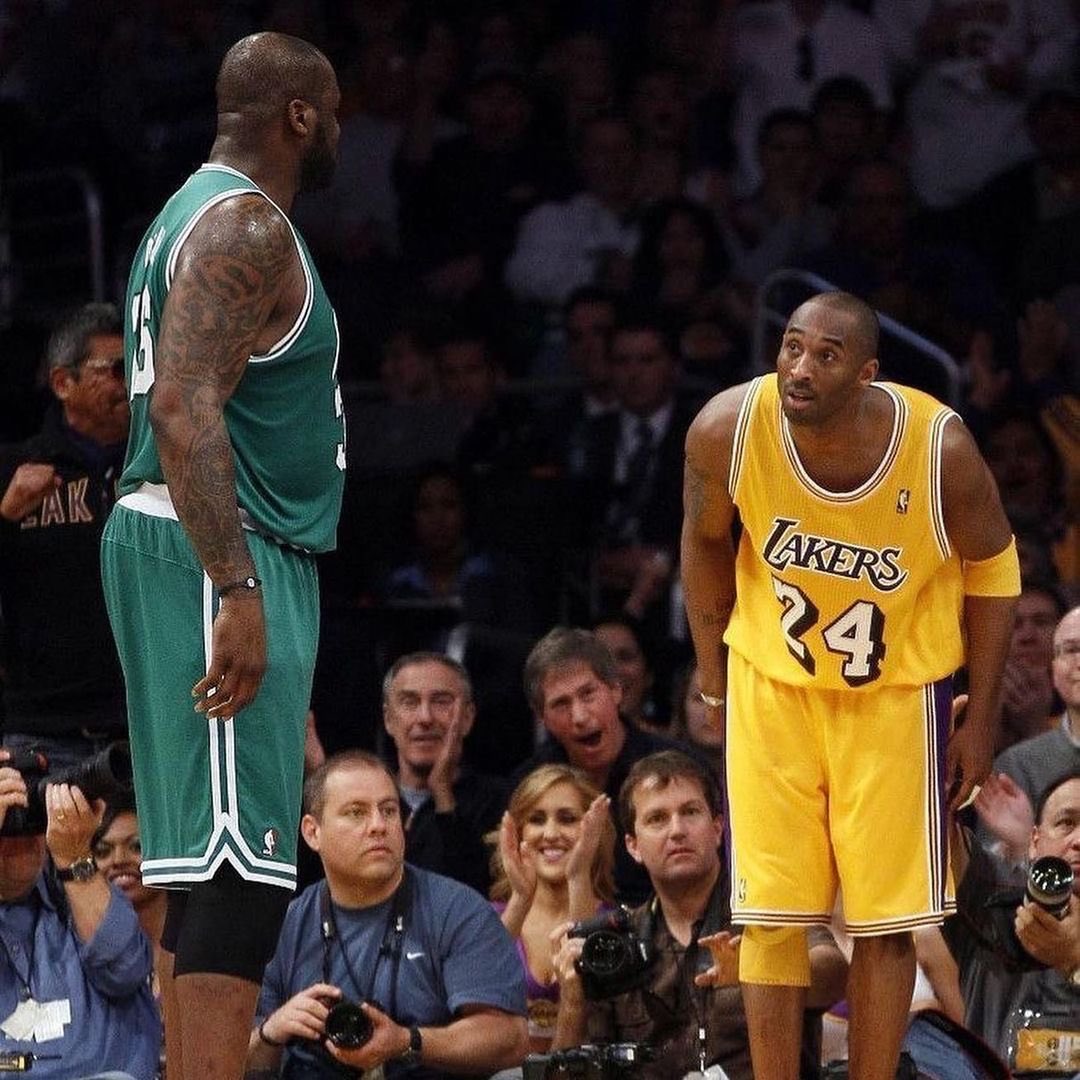 LakersLead's tweet photo. One of the greatest photos in NBA history https://t.co/VgAG5DY4Nt