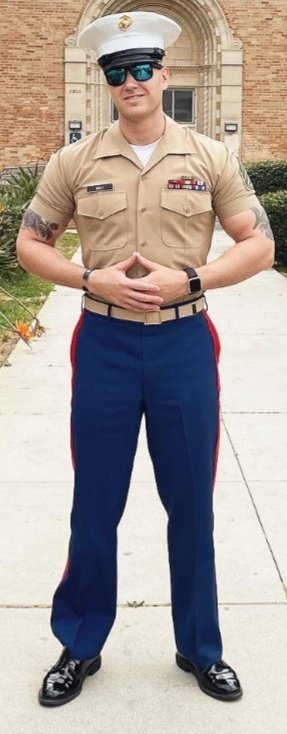 Uniformedmen1's tweet photo. #hotmarine #marine #uniform #hotarmy #hotmilitary #hotuniform https://t.co/t4b3RhHXOA