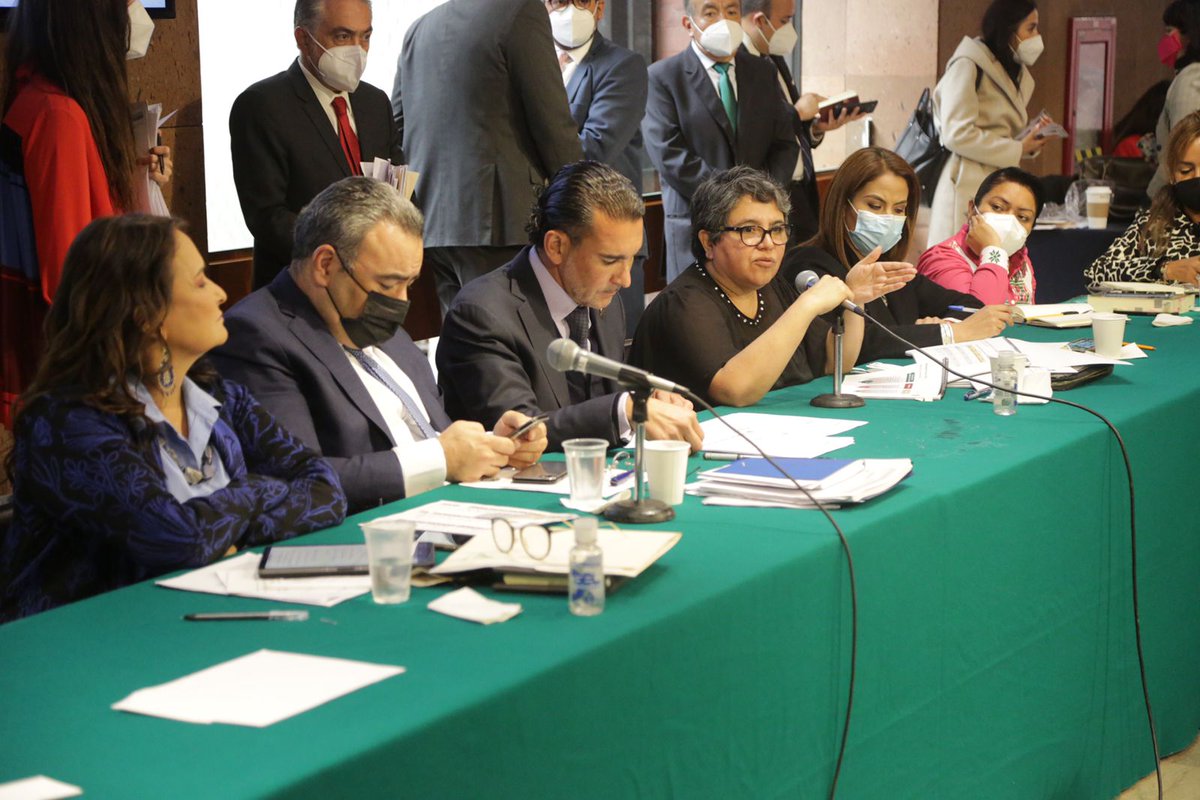 SATMX's tweet photo. Hoy, la Mtra. Raquel Buenrostro, Jefa del @SATMX tuvo una reunión de trabajo con la Comisión de Hacienda de la @Mx_Diputados para tratar las reformas de la Miscelánea Fiscal 2022. La @Hacienda_Mexico busca construir acuerdos con el Poder Legislativo para el bienestar de México. https://t.co/pVv6LVolEB