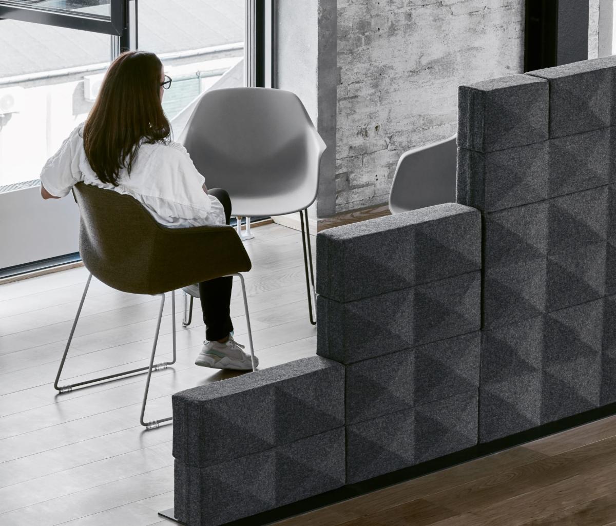 #fabricks are the perfect acoustic solution for dividing spaces. As seen at @tmrqld and @universityofqld.

# nigelsikora, #workspace #flexiblewall #mobilewall #mobilescreen #acousticwall #acousticbricks #screen #officefitout #oceedesign #acoustic #quietspace #flexiblespace