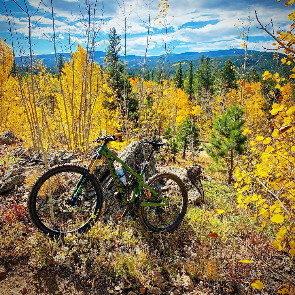 Yesterday’s ride…felt sluggish and kinda awful. But it was beautiful!
.
.
.
.
.
.
.
.
#mtb #mountainbike #fall #fallleaves #fallleaves🍁🍂 #aspens #yellowbrickroad #nederland #nederlandcolorado #colorado #colorfulcolorado #pivotbikes #pivotswitchblade … instagr.am/p/CUvtO4msWes/