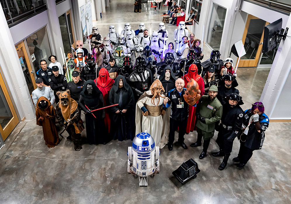 501stLegion's tweet photo. It is with great sadness that we learned of the passing of our friend and honorary member Gerald Home.
Our hearts go out to all of Gerald's family and friends at this time. Photos courtesy of @501stQuebec
#StarWars #HonoraryMember #GeraldHome #Tessek #Quarren #Verrack #BucketsOff https://t.co/07KXKHCBMC