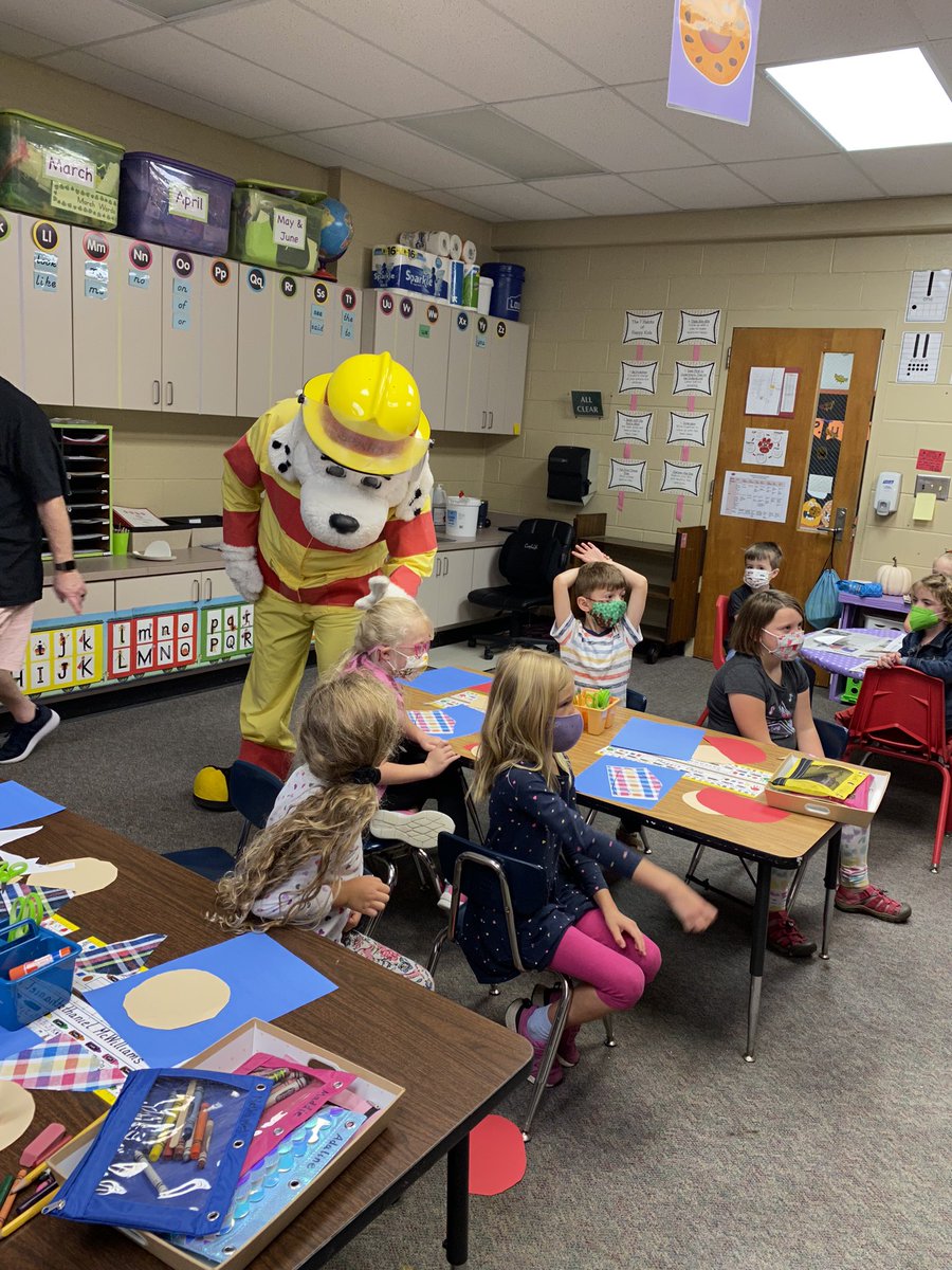 dcwmains's tweet photo. The HFD came and talked to us about fire safety today! We met Sparky. Some mistook him as Marshal from Paw Patrol but we got it straightened out! 😂 https://t.co/s00tr6J3Re