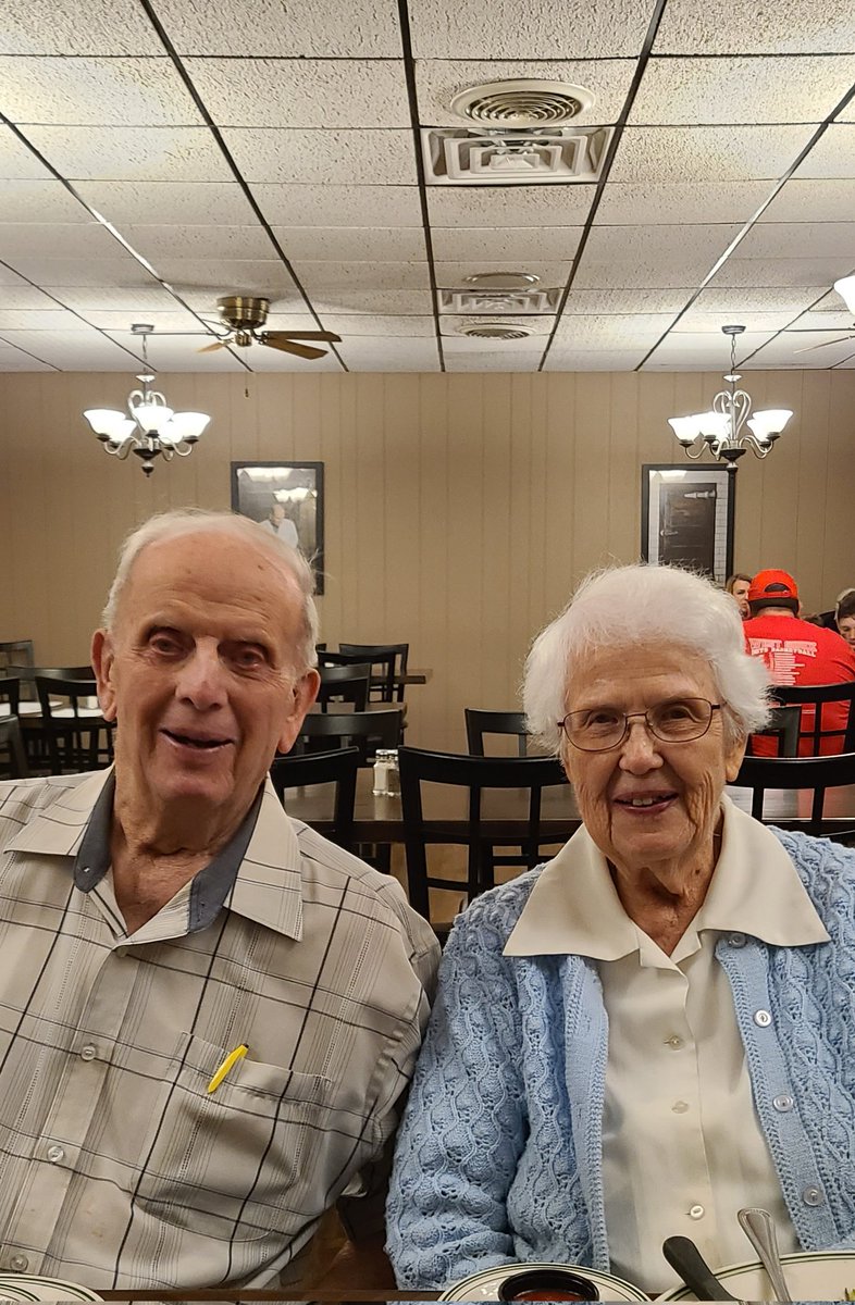 BWJohnNWIA's tweet photo. Nice night out of the field at Archie's to celebrate Grandma and Grandpa. Happy 70 years together Norm and Ruth! https://t.co/AflxgWyah4