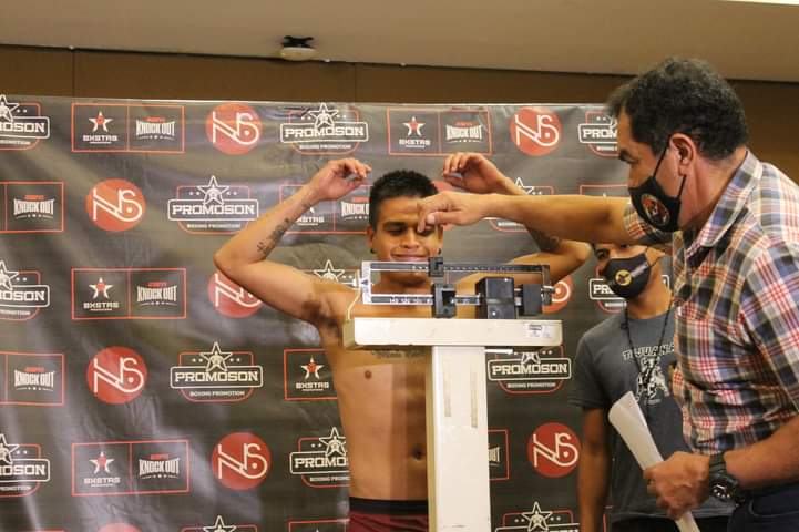 BoxeodeAyerYHoy's tweet photo. Pesaje en Hermosillo:

Hernán Tyson" Márquez 57.500 Kg.

Ángel Guevara 55.500 Kg.

Pelean mañana a 8 asaltos en la pelea estelar.

📸 Atzin Martínez

#KaizenBox. https://t.co/TnRNPZOcxd