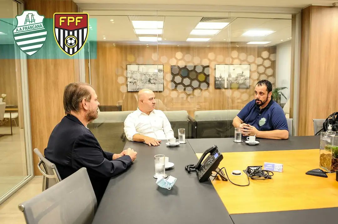 AAFrancana's tweet photo. O presidente da Associação Atlética Francana Rafael Diniz e o vice Anderson Silva, estiveram presentes em São Paulo na Federação Paulista de Futebol. Reuniram se com o presidente da FPF, Reinaldo Carneiro Bastos para tratar de assuntos relacionados à Copa São Paulo e Paulista. https://t.co/om9VJW1MwX