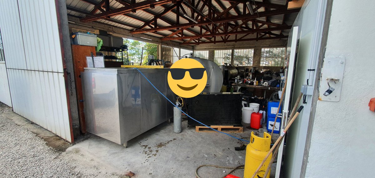 PezyJulien's tweet photo. Remise en état et test d un tank a lait packo 12000L à l atelier.
#tankalait #packo #frigoriste https://t.co/fxcL0GgGJx
