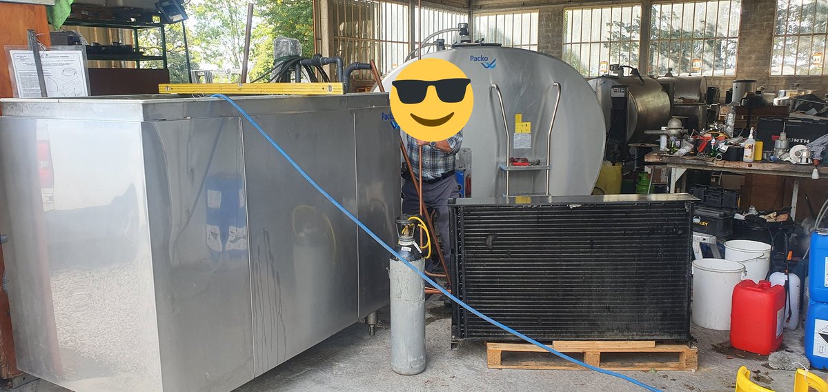 PezyJulien's tweet photo. Remise en état et test d un tank a lait packo 12000L à l atelier.
#tankalait #packo #frigoriste https://t.co/fxcL0GgGJx