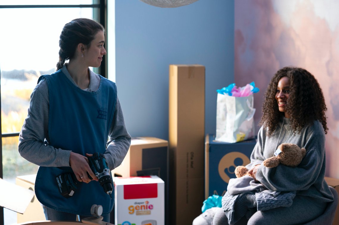 NetflixLAT's tweet photo. Si no saben cuál serie empezar a ver, les recomiendo 'Las cosas por limpiar', de los mismos productores de Promising Young Woman y Shameless. Es la historia de una madre que intenta sobrevivir a una relación abusiva y a la pobreza. https://t.co/rsqjM2BzMS