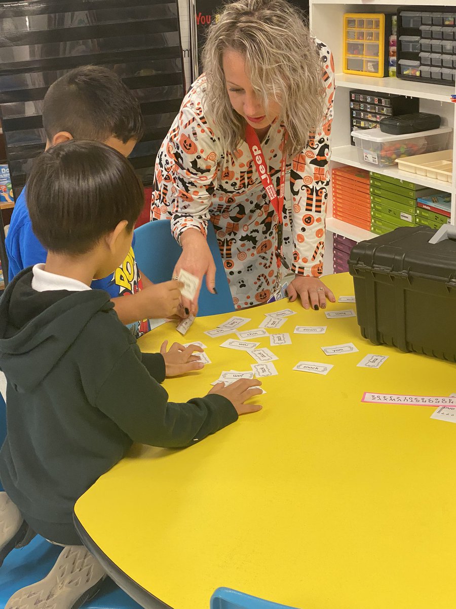 Julie Yandell tweet media