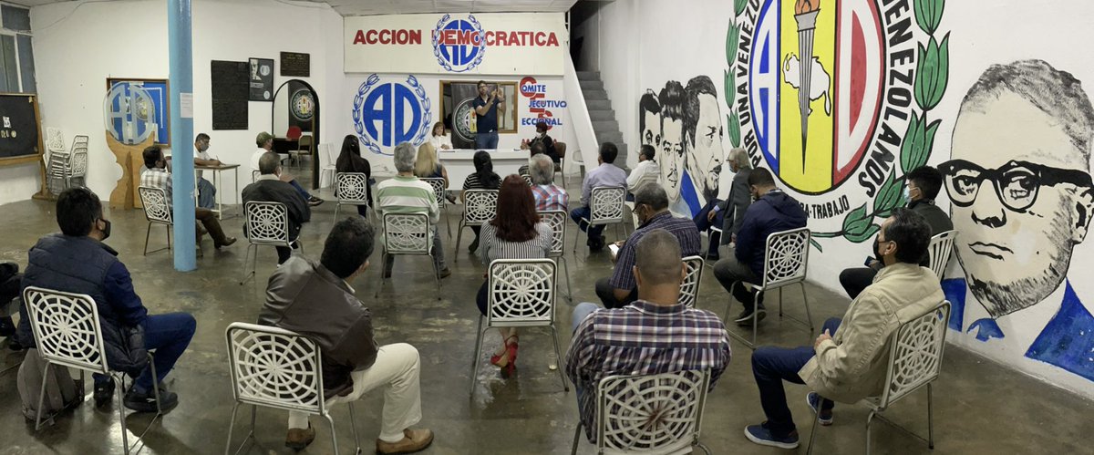 prospericarlos's tweet photo. #7Oct ¡Organización y más organización!
Reunión del CES @PartidoADMerida, afinando estrategias para garantizar, en #Unidad, la reelección del compañero @RamonGuevaraMRD a la Gobernación, con un equipo fortalecido de próximos alcaldes, diputados regionales y concejales. #ADelante https://t.co/jN0RPiJPNh