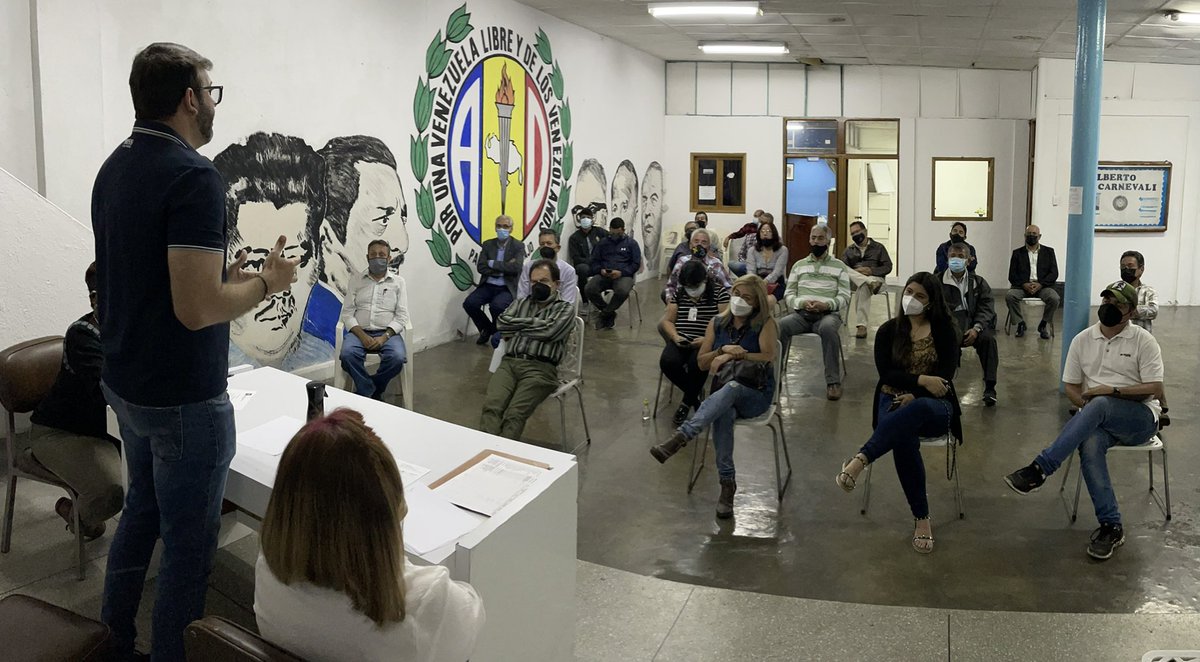 prospericarlos's tweet photo. #7Oct ¡Organización y más organización!
Reunión del CES @PartidoADMerida, afinando estrategias para garantizar, en #Unidad, la reelección del compañero @RamonGuevaraMRD a la Gobernación, con un equipo fortalecido de próximos alcaldes, diputados regionales y concejales. #ADelante https://t.co/jN0RPiJPNh
