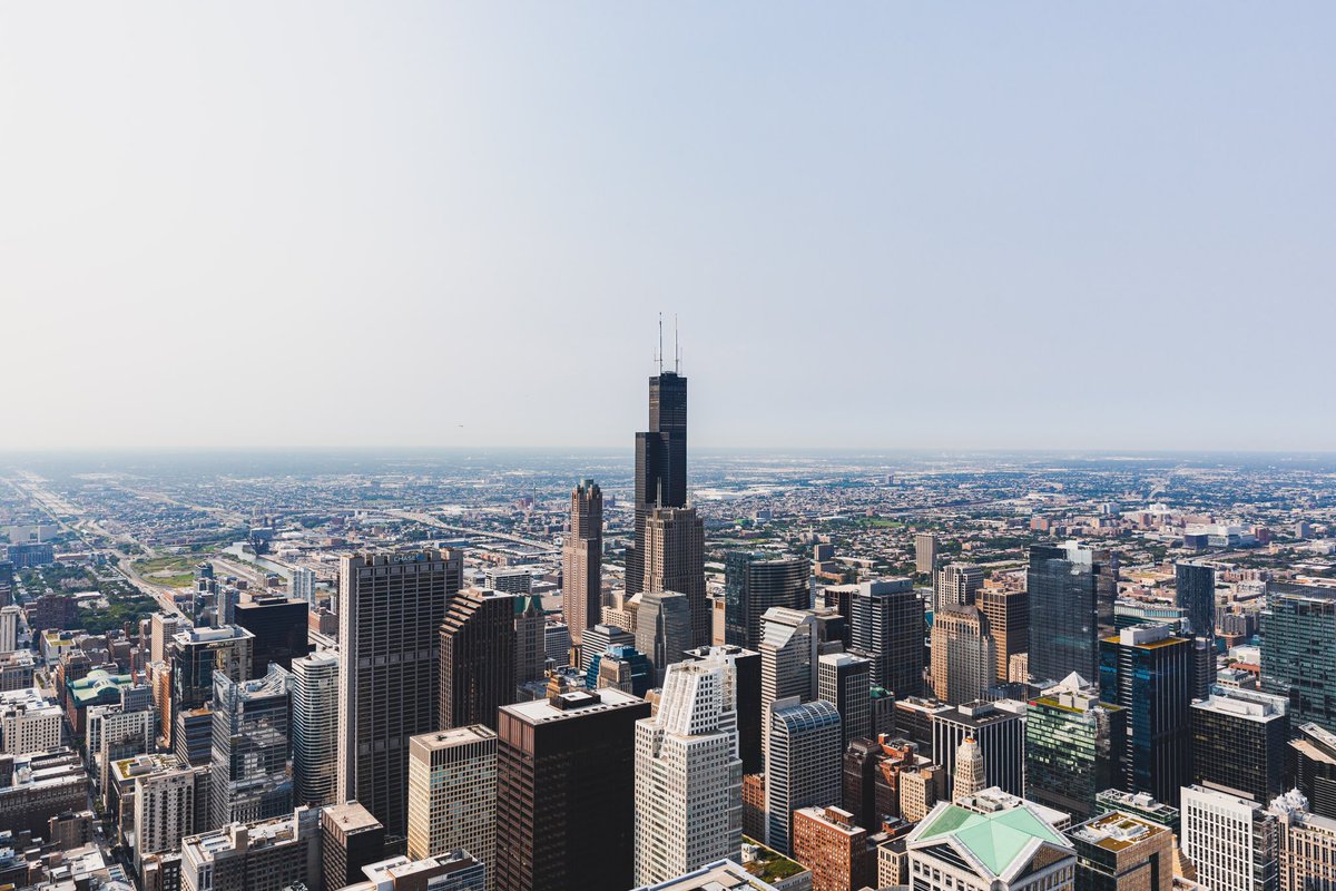 squantto_'s tweet photo. Unseen views from the Trump International Hotel &amp; Tower Chicago 🧗🏼‍♂️ https://t.co/cxY6bRo34J