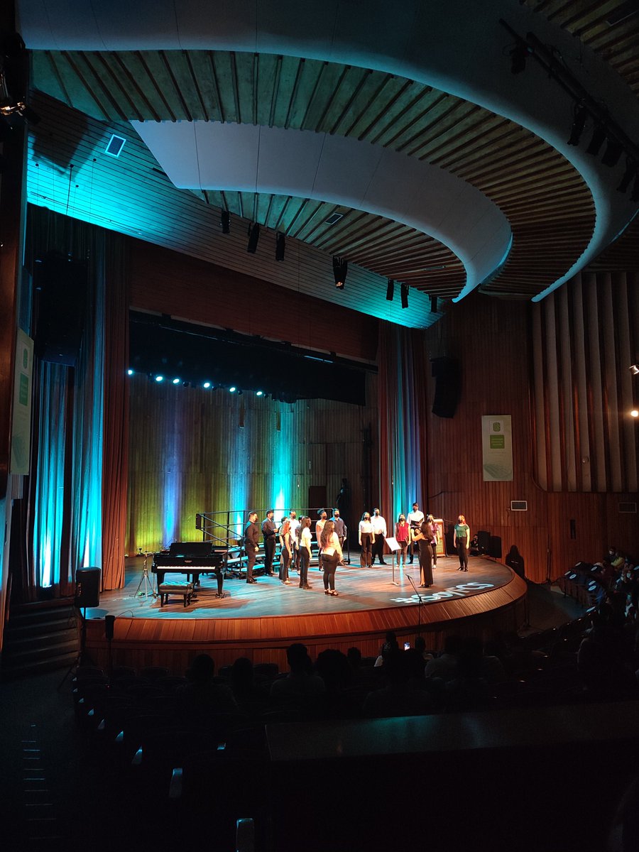 La gala de hoy continúa con el Coro de la Escuela de Lic. en Música UIS

Sigue la transmisión en youtube.com/luisacalvoUIS

#SoyFCS2021