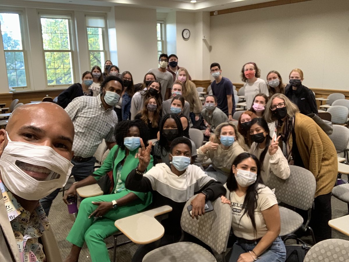 JeromeAdamsMD's tweet photo. Had a great visit with the students at ⁦@colgateuniv⁩!  We discussed how your zip code is often more predictive than you genetic code in regards to health outcomes.  And we talked about building high opportunity neighborhoods with healthier choices! https://t.co/4rUOkBqSF1