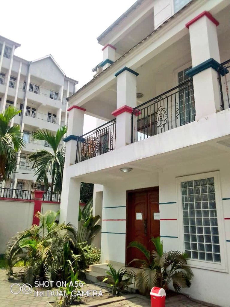 immo_shu's tweet photo. 🏠PROPRIÉTÉ À LOUER 🏠

TYPE : #PARCELLE

📍#LOCALISATION 
❇️ C/ Lingwala - BEAU VENT
❇️ #KINSHASA - #RDC🇨🇩

✳ 4 Chambres
✳ 3 Salles de bain
✳  Salon
✳Cuisine 

Loyer : 2 500$

Contact : +243822107700 https://t.co/ZkjcL9pGik