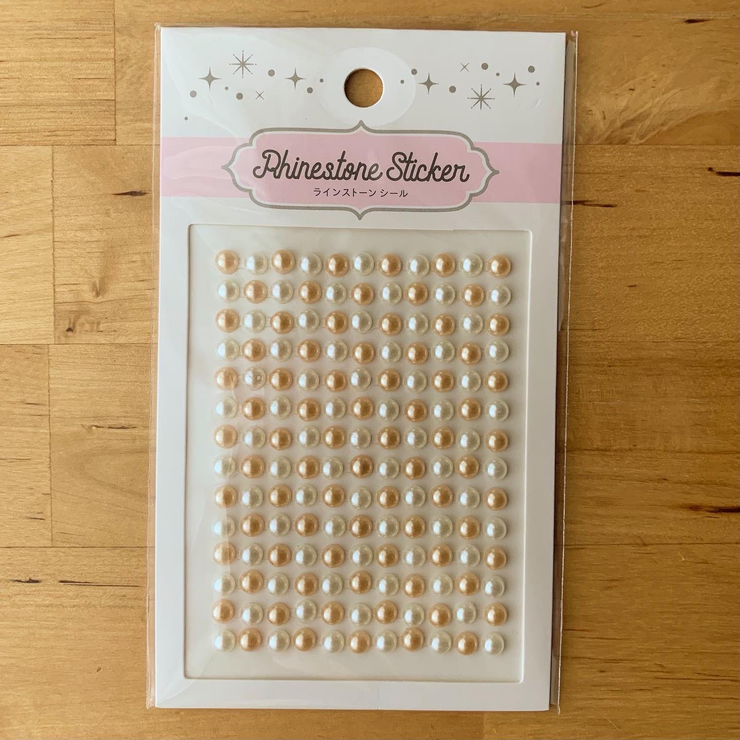 紗香 オタクに優しいセリアさんでホログラム缶バッジカバーを買ってきました ラインストーンシールでデコレーションしてみました 缶バッジの対応サイズは直径57mmです ホログラム入りなのでキラキラします T Co 6apkcrexkz Twitter