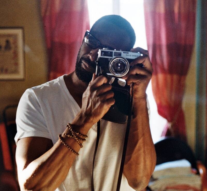 cdeloire's tweet image. Nous lançons aujourd&apos;hui la &quot;campagne des villes&quot; pour Olivier Dubois, otage au Mali depuis six mois. Une banderole portant son nom et sa photo sera affichée sur treize hôtels de ville. Un message de soutien et de solidarité. @RSF_inter @FreeOlivierDub1  liberation.fr/international/…