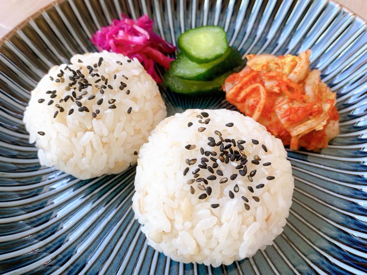 今年も世界食料デーキャンペーン「おにぎりアクション」が始まりましたね！SNSで #OnigiriAction をつけておにぎりの写真を投稿すると、協賛企業から給食5食分に相当する100円が寄付され、NPOを通じて世界の子どもたちに給食が届くそう。私たちも参加！<おにぎりアクション>bit.ly/34OgTVN