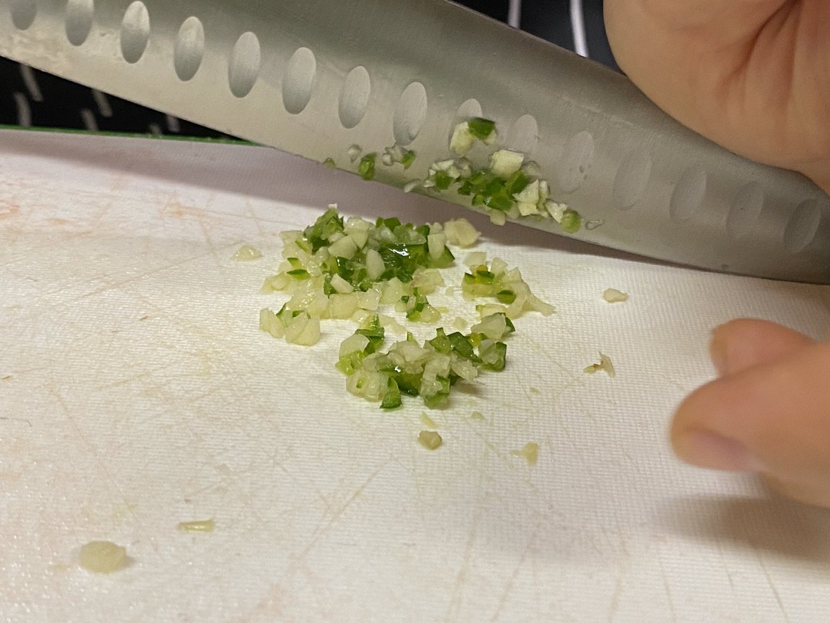 klbeasley's tweet image. G10 doing a kitchen estimation recipe test today. How long DOES it take to chop 🧅 🍅 🌶 🌿 🧄? Getting ready for their own recipes next week. #mastersnack #mypdesign @r_langlands @WAB_LIVE @pimstar @brianmcewen