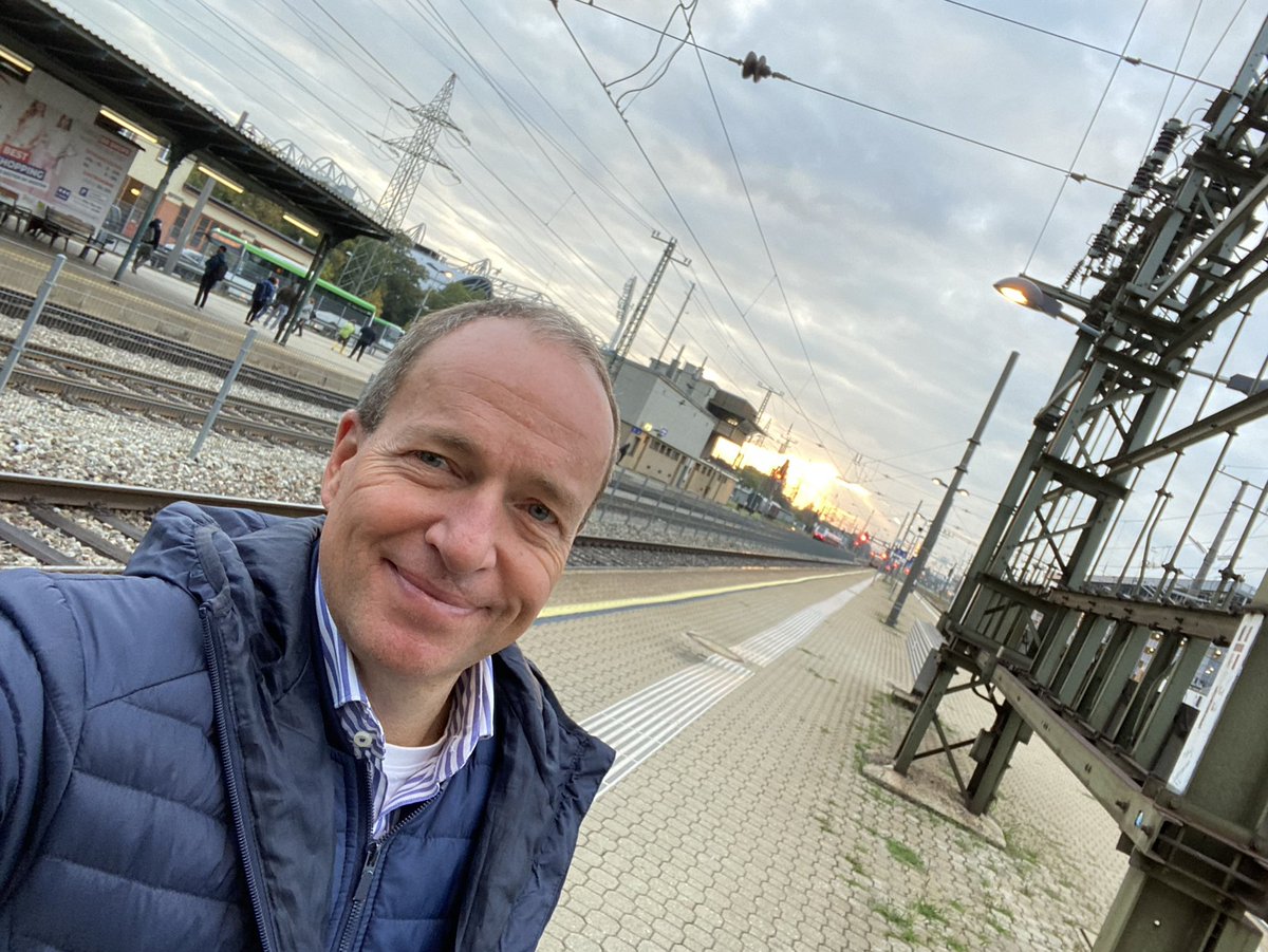 bernhardkloucek's tweet photo. #frühstart 😉
#faszination #motiviert #aufgehts #leburger #karo #franchise 👍
Wünsche euch allen einen zufriedenen und erfolgreichen Tag. ♥️
Verkaufst DU noch oder faszinierst DU schon. https://t.co/202ND0CRkv
#unternehmenspostionierung #strategie #digitalisierung https://t.co/D7cfEE45hh