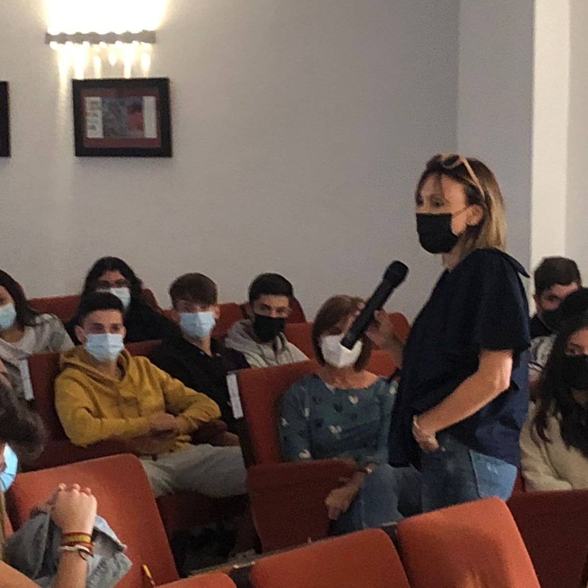 🎙 Tertúlies Intergeneracionals a la Biblioteca Municipal

👏🏼 El dimarts 5 d'octubre es va celebrar a la Biblioteca Municipal la presentació de les 'Tertúlies intergenaracionals' on participen els alumnes del PR4 del nostre centre.