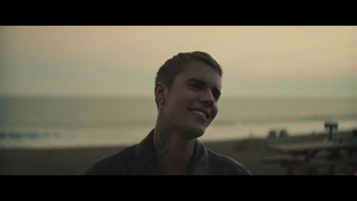 janetca8's tweet photo. Justin looks so precious 😍😍😍 #GhostMusicVideo #Ghost https://t.co/QuWHR1p3R6