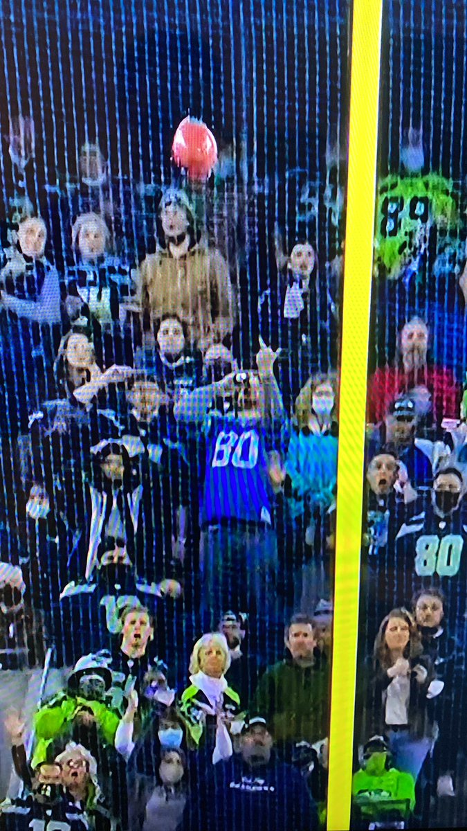 jj62185's tweet photo. Fan #80 doesn't like the football

#TNFonFOX 
#SEAvsLAR https://t.co/21FJiFX71m