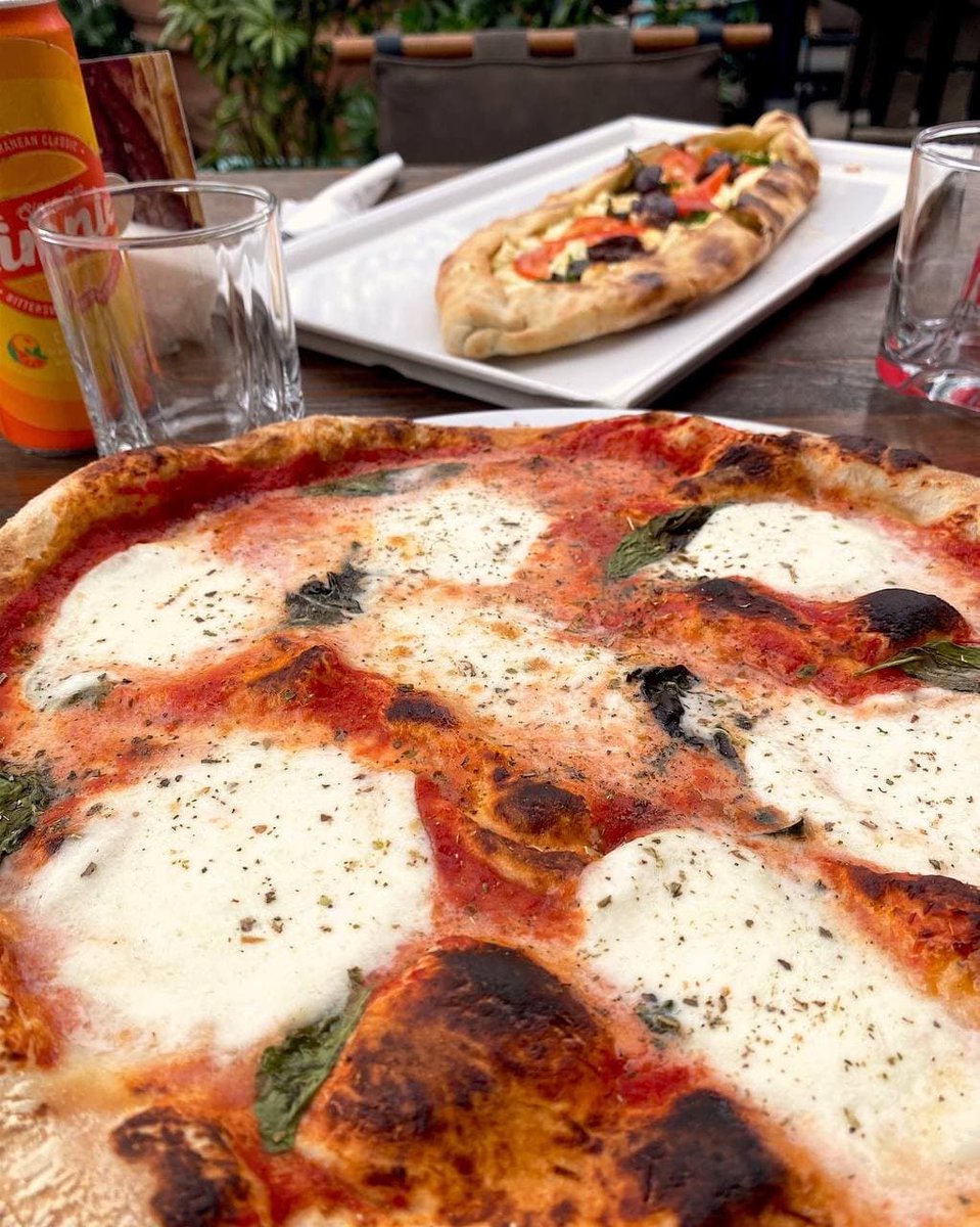 kebabfactory_mt's tweet photo. We are proud to announce that our menu has been updated with several new items <3
A new selection of Pizza and Pide at your service! Pizza Margherita di Bufala VS. Mediterranean Pide 
#pizza #pide #food #Turkish #Malta #lunch #tasty #mozzarella https://t.co/gsqFrtVlvx