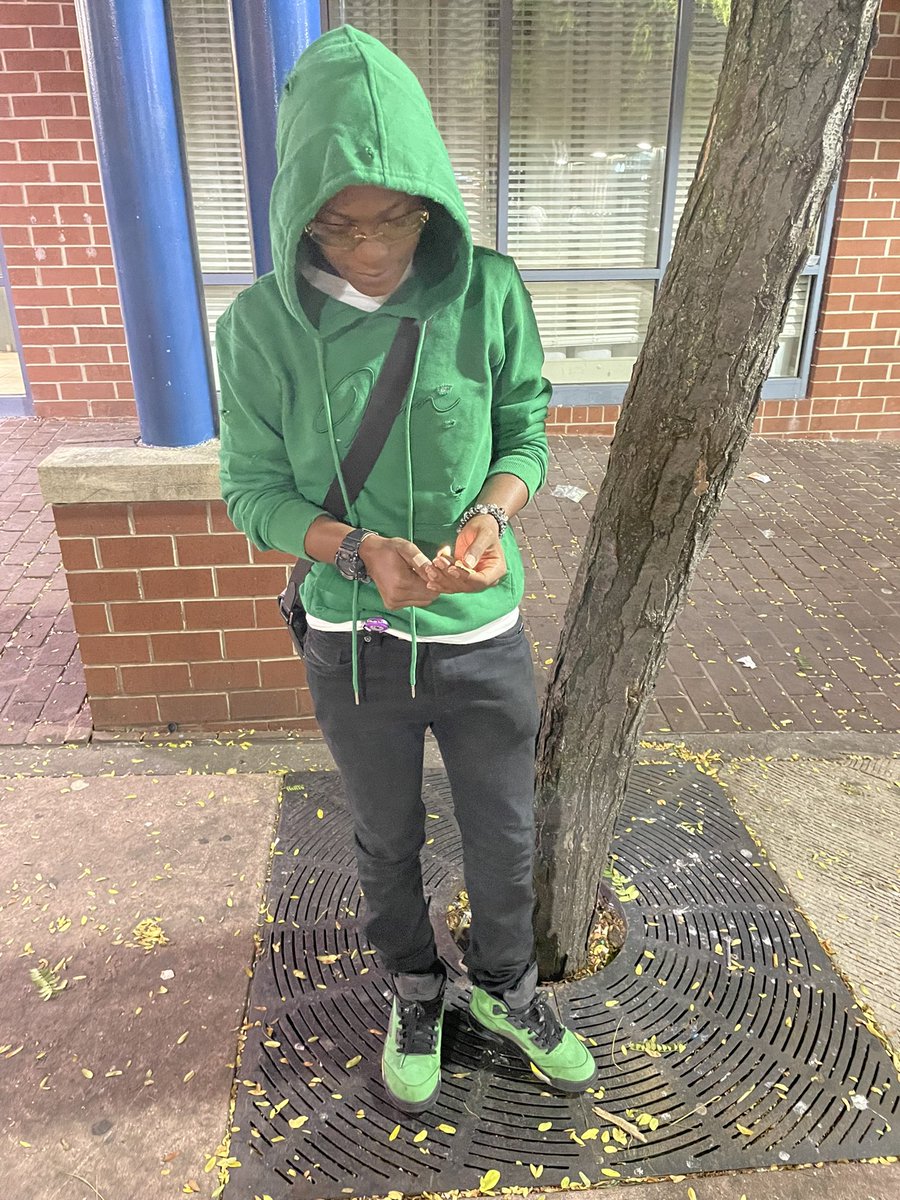 wlc_savage's tweet photo. I still stayed the same 💯 you wouldn’t know that because you wasn’t round 🙅🏽‍♂️ I still feel that pain 💔 only difference I got money now 🤷🏾‍♂️💵💵💵 #ShakebackShorty💫 #FreeRedz⛓ #GSG💔🕊 https://t.co/pXb6XMA3Iv