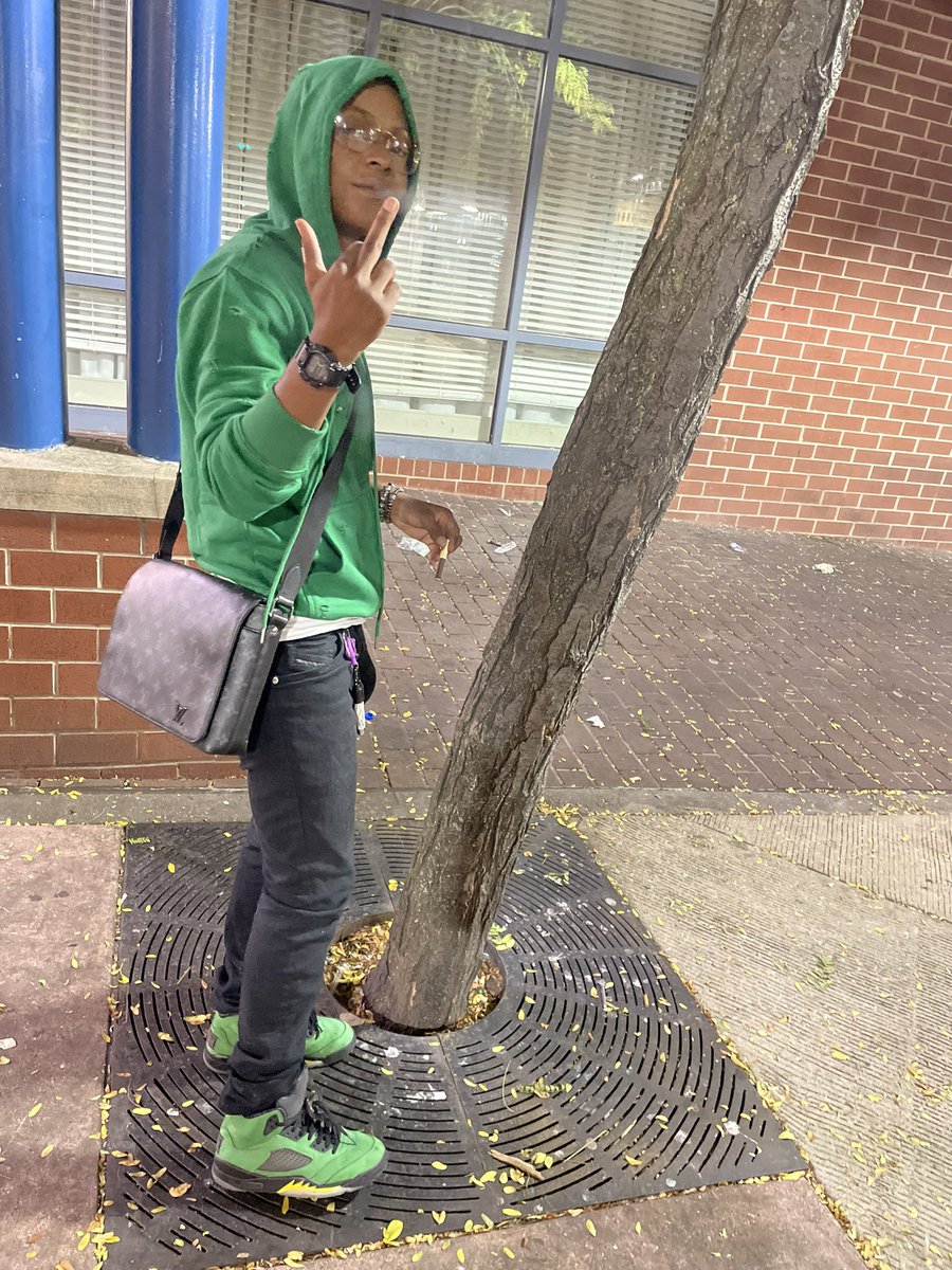 wlc_savage's tweet photo. I still stayed the same 💯 you wouldn’t know that because you wasn’t round 🙅🏽‍♂️ I still feel that pain 💔 only difference I got money now 🤷🏾‍♂️💵💵💵 #ShakebackShorty💫 #FreeRedz⛓ #GSG💔🕊 https://t.co/pXb6XMA3Iv