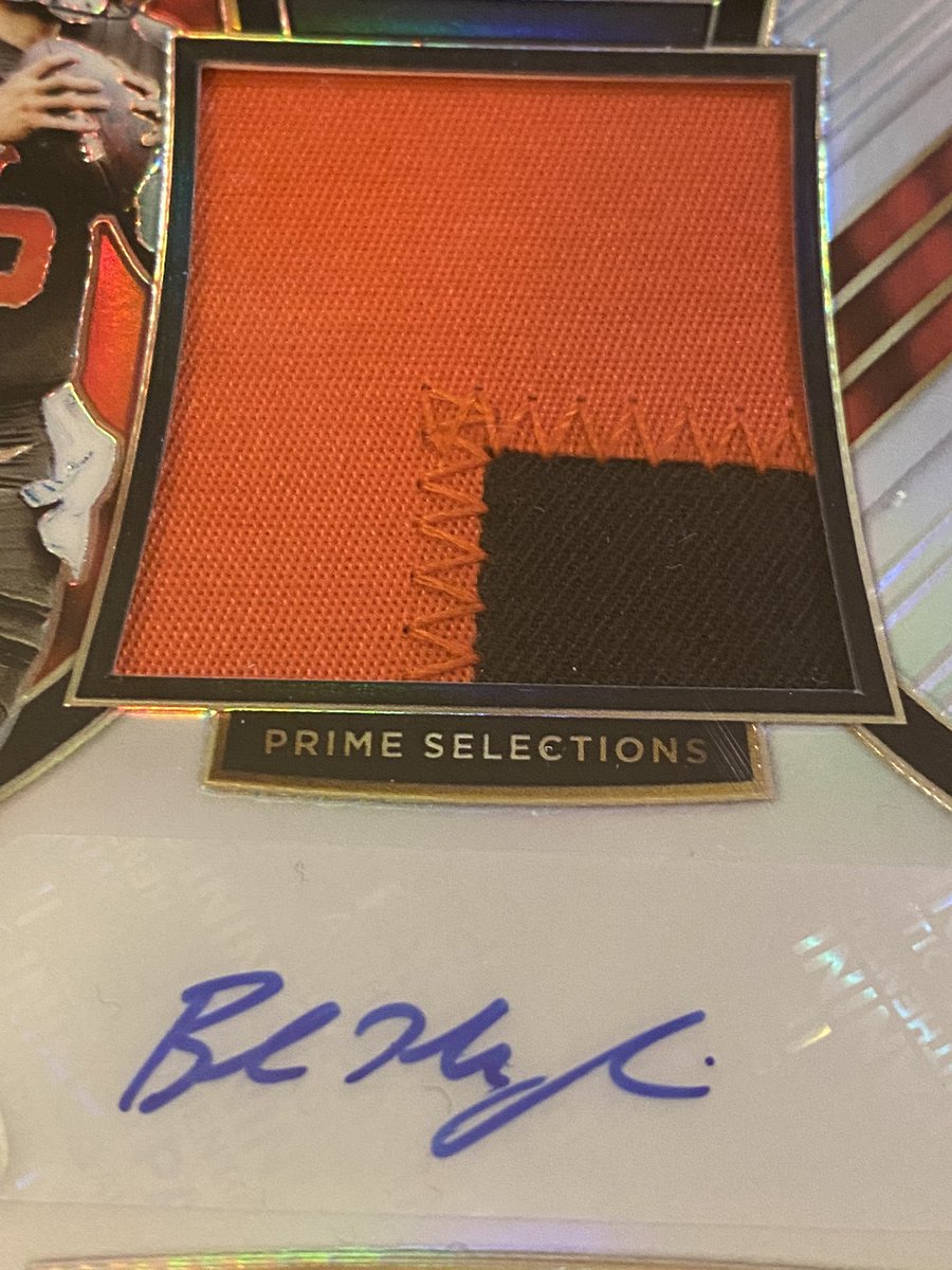 imac1ntosh's tweet photo. What..A…Mailday!! 

Was able to pull the trigger on a deal to bring this card finally into my PC! Was at the top of the list for most desired @bakermayfield cards! #gorgymcgorgington #brownscards #browns #dawgpound #BakesmyGuy #selectrpa #2018select #whodoyoucollect  #thehobby https://t.co/f1n8D6YGeB
