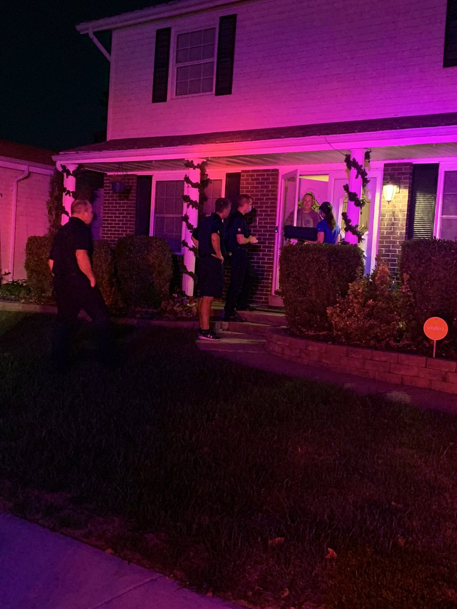 safeThouse's tweet photo. Great evening delivering pizza and checking for working smoke detectors. #FirePreventionWeek2021 https://t.co/ne92ixxTY6